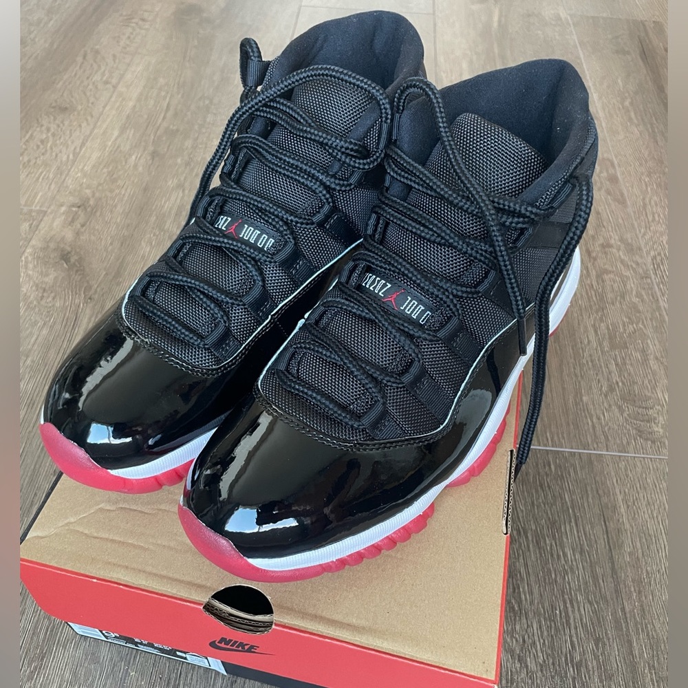 LIKE NEW • Nike Air Jordan 11 Retro BRED
